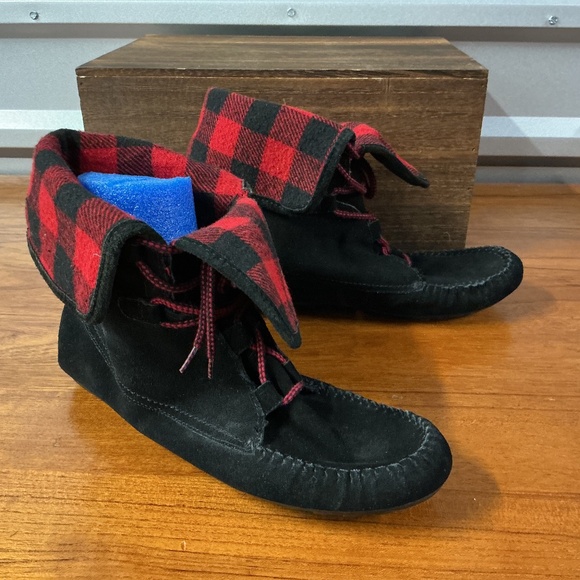 Minnetonka Women Black Suede Plaid Tartan Flannel Lined Moccasin Size 10 - Picture 1 of 9
